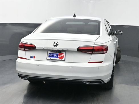 Used 2020 Volkswagen Passat 2.0T SEL image 40