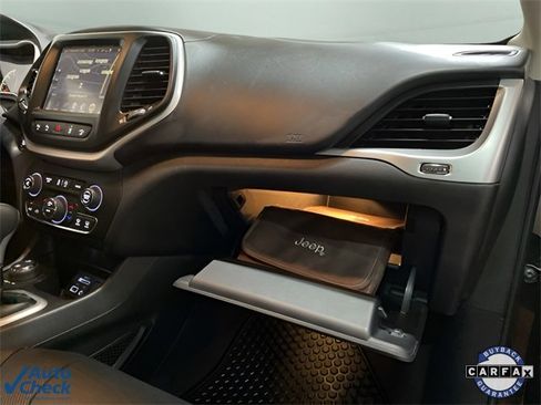 Used 2017 Jeep Cherokee Overland w/ Technology Group image 79