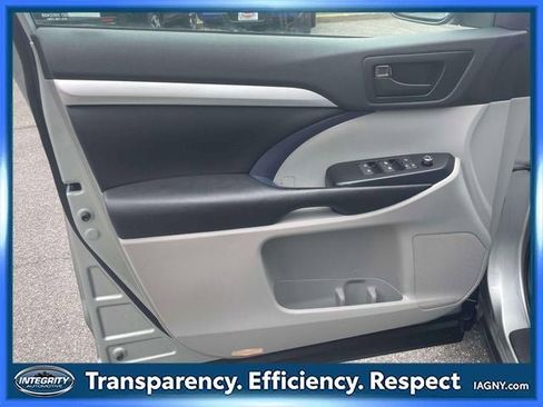 Certified 2019 Toyota Highlander Plus image 18