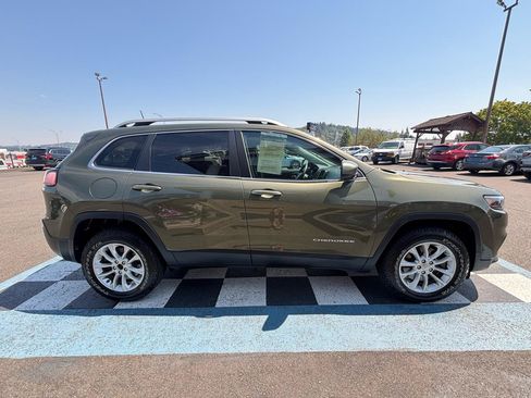 Used 2019 Jeep Cherokee Latitude w/ Popular Appearance Group AWD/4WD image 6