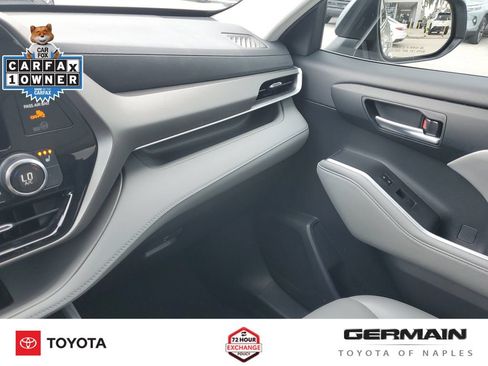 Used 2024 Toyota Highlander XLE FWD image 35