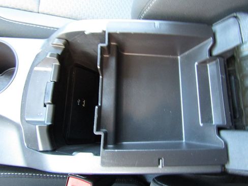 Used 2017 Ford C-MAX SE image 18