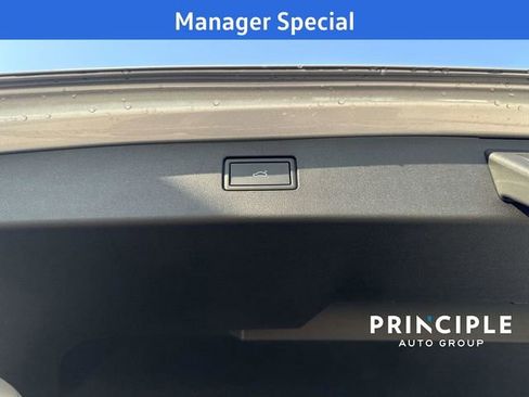 New 2025 Volkswagen Tiguan SE image 27