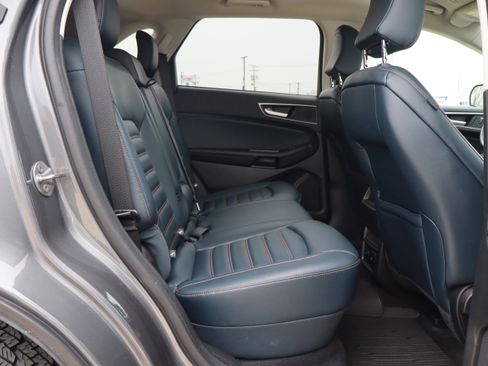 Used 2024 Ford Edge SEL w/ Sport Appearance Package image 11