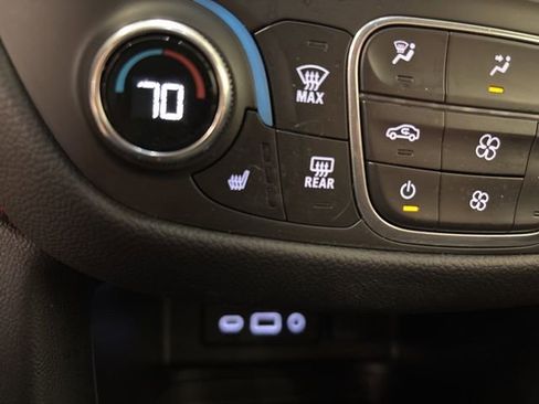 Used 2022 Chevrolet Equinox RS w/ RS Leather Package FWD image 25