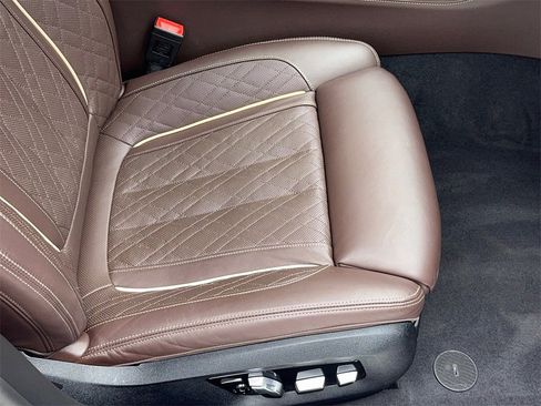 Used 2022 BMW 750i xDrive w/ Luxury Rear Seating Package image 45