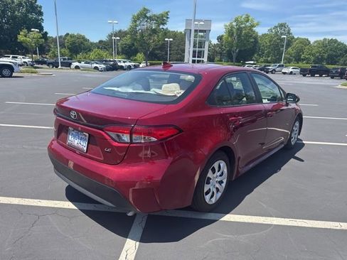 Used 2025 Toyota Corolla LE FWD image 4