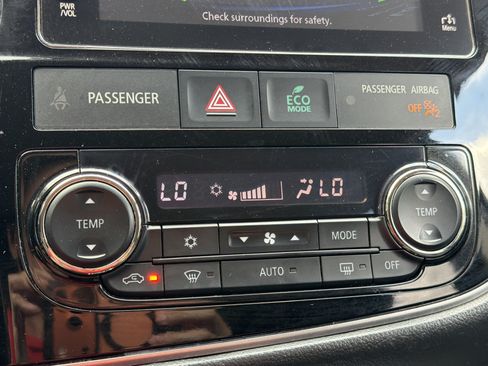 Used 2018 Mitsubishi Outlander SE AWD/4WD image 8