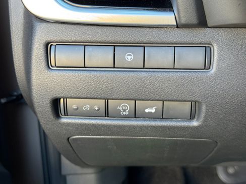 Used 2024 Nissan Rogue SL FWD image 16