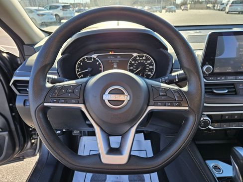 Used 2023 Nissan Altima 2.5 SV image 24