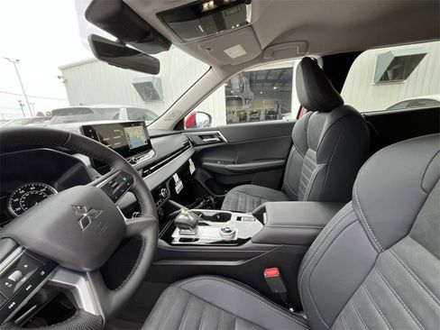 New 2026 Mitsubishi Outlander SE image 10