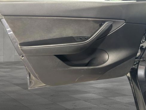 Used 2021 Tesla Model Y Long Range image 22