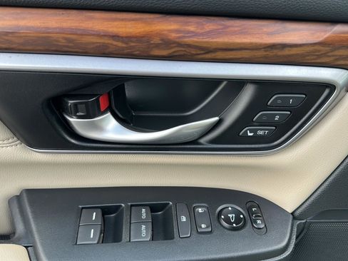 Used 2018 Honda CR-V Touring image 12