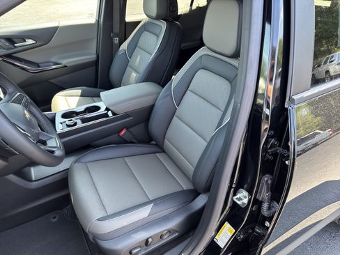 New 2026 Chevrolet Equinox LT w/ Convenience Package II FWD image 22