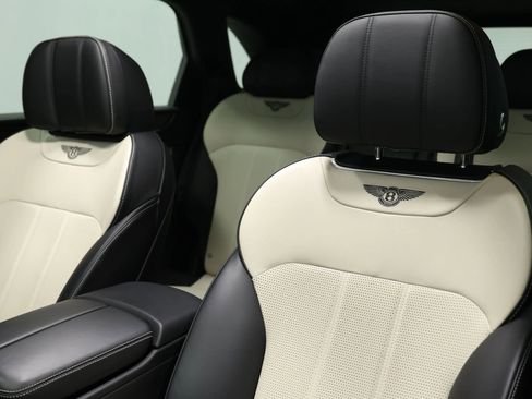 Used 2019 Bentley Bentayga image 18