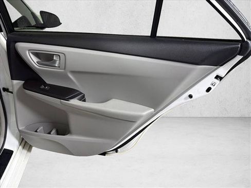 Used 2017 Toyota Camry LE FWD image 16