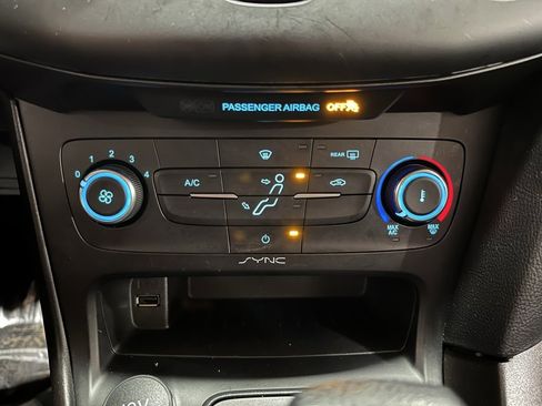 Used 2018 Ford Focus SE image 30