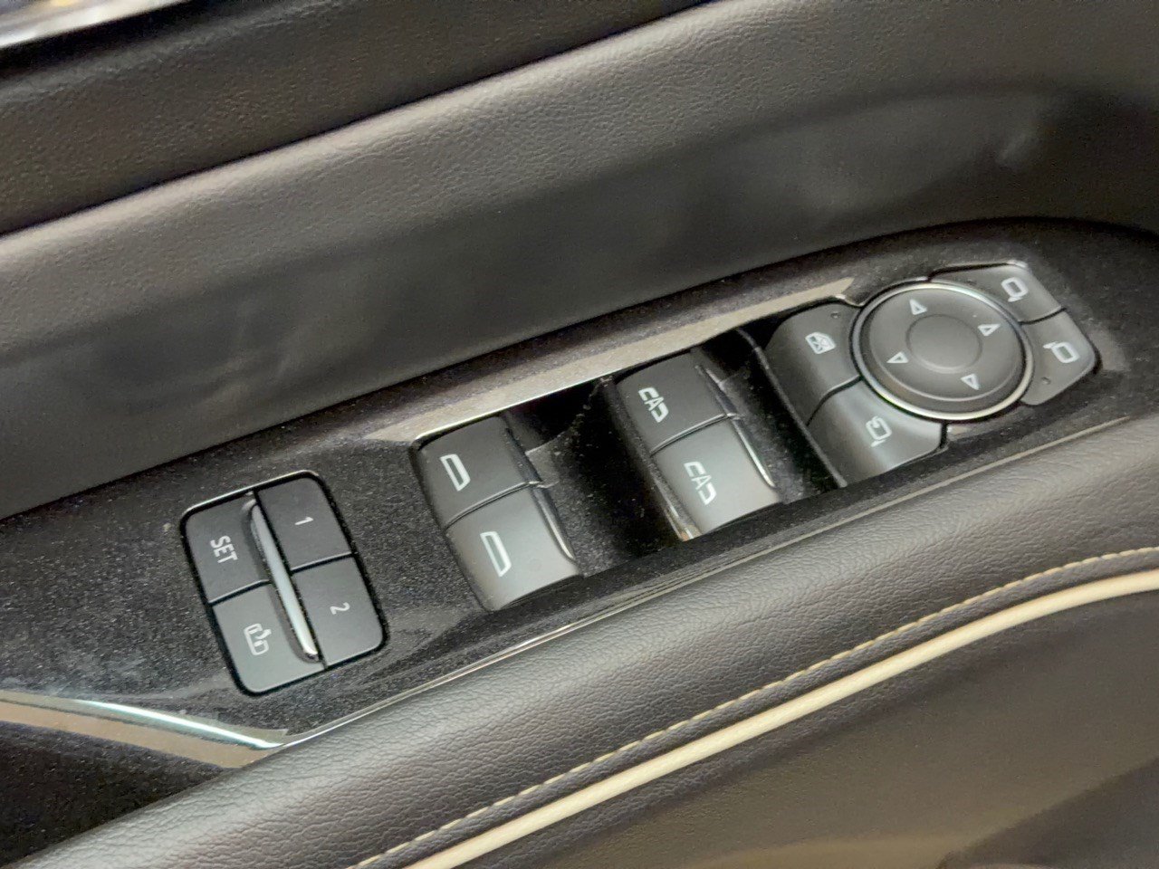 Used 2023 Cadillac Escalade Premium Luxury AWD/4WD image 15