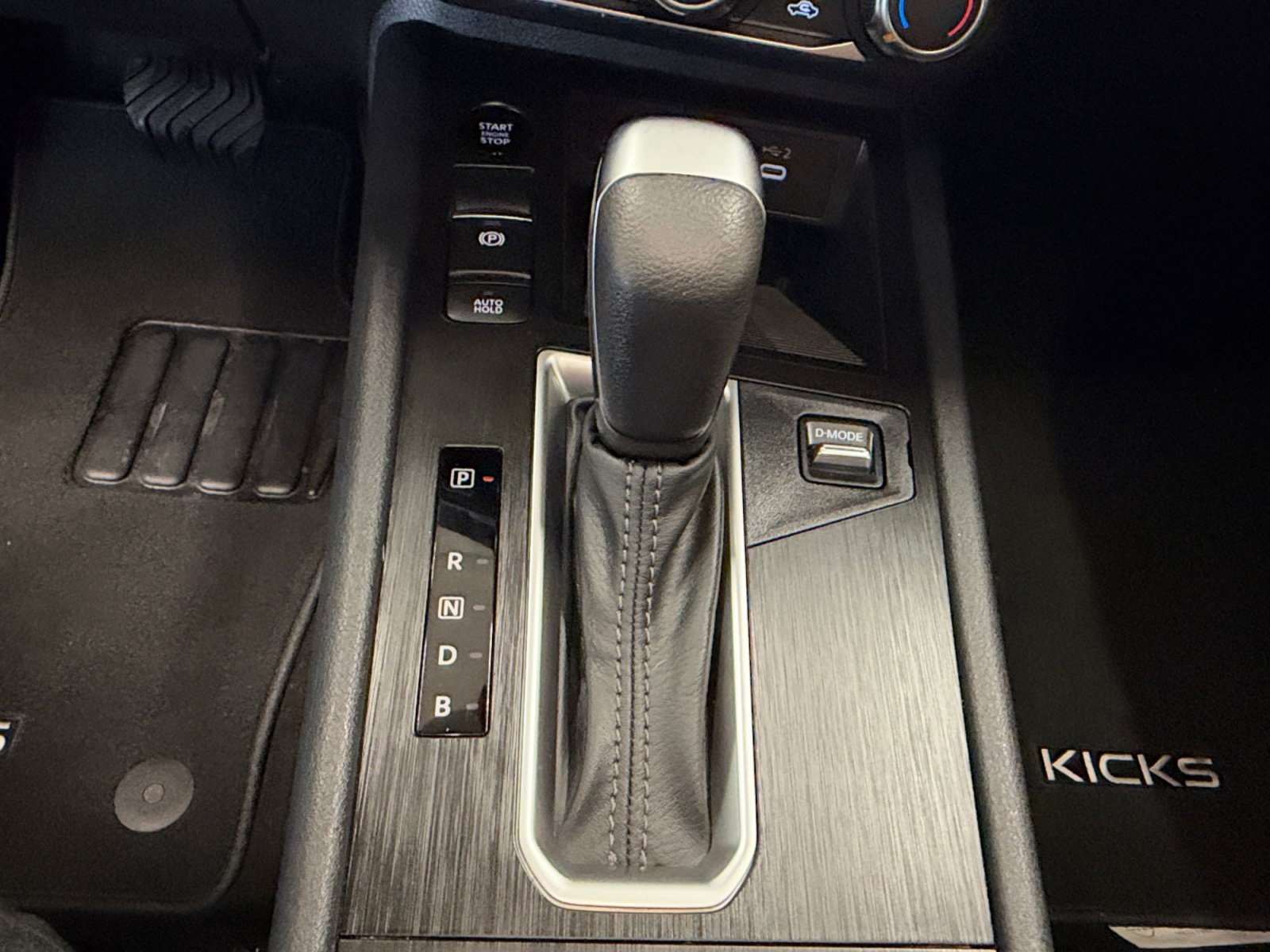 Used 2025 Nissan Kicks SV w/ SV Premium Package FWD image 23