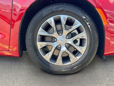 Used 2025 Chrysler Pacifica Pinnacle FWD image 34