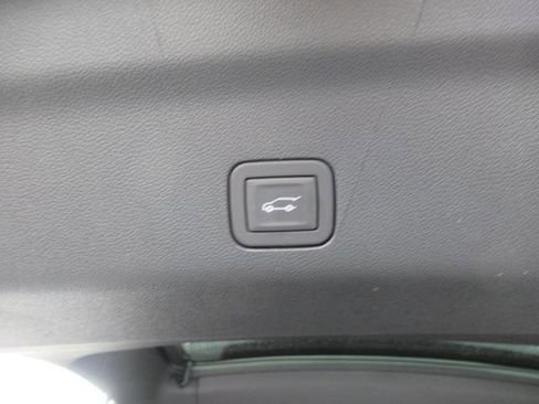 New 2025 Chevrolet Suburban High Country image 39