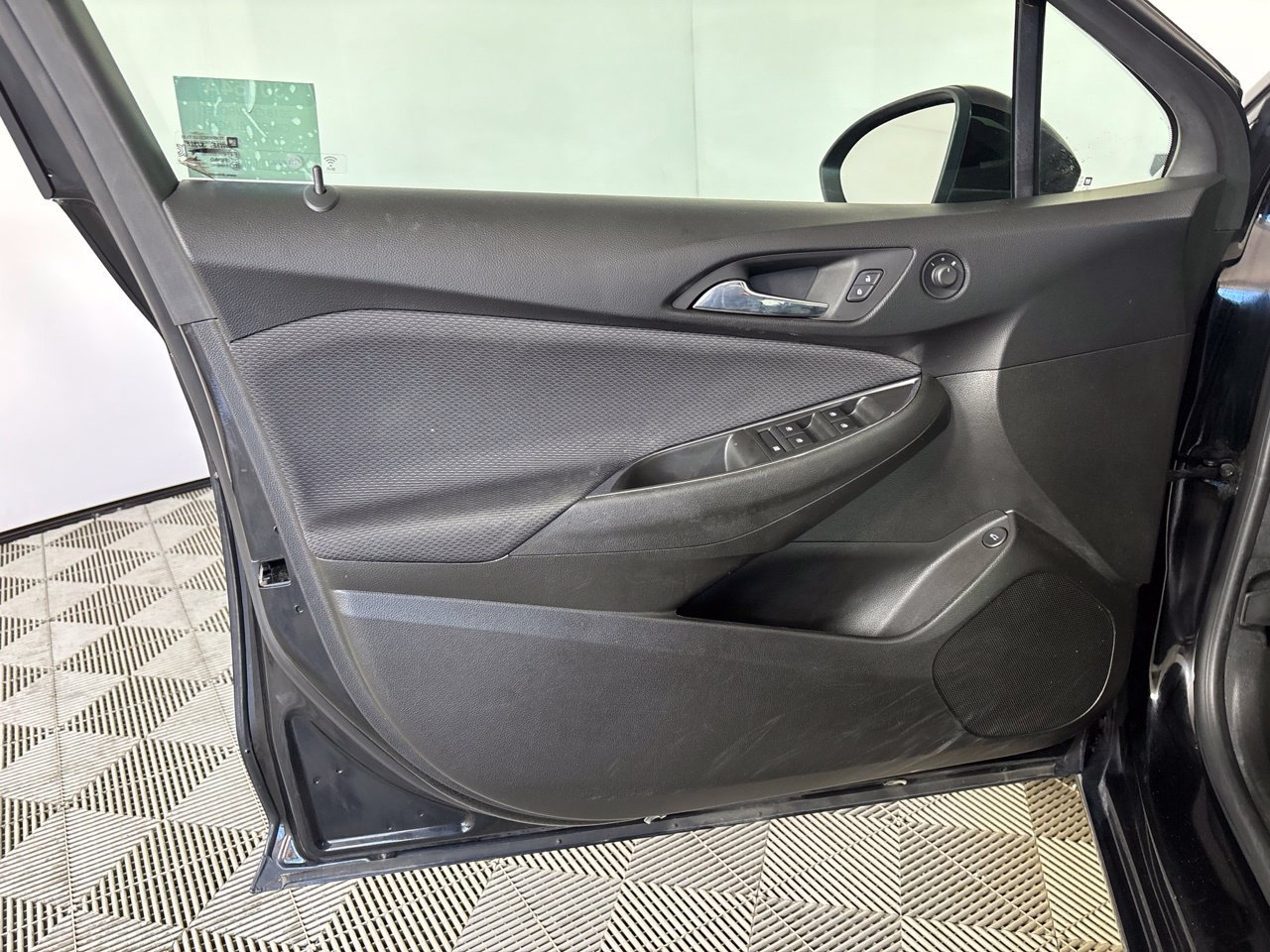 Used 2018 Chevrolet Cruze LT w/ LT Fleet Convenience Package FWD image 9