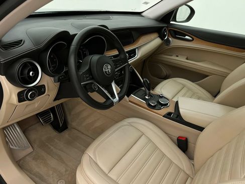 Used 2019 Alfa Romeo Stelvio Ti Lusso w/ Quick Order Package 22X Lusso AWD/4WD image 12