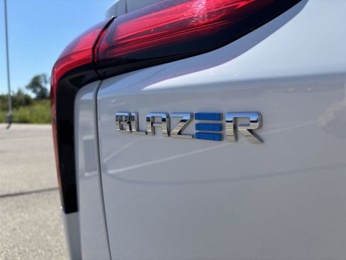 Used 2024 Chevrolet Blazer EV LT AWD/4WD image 12
