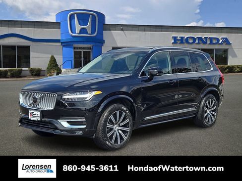 Used 2025 Volvo XC90 B5 Core image 1