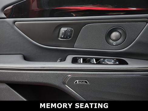 Used 2024 Lincoln Nautilus Reserve w/ Equipment Group 202A image 17