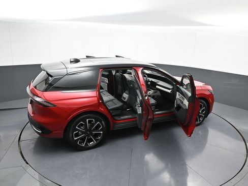 Used 2025 Lincoln Nautilus Reserve image 48