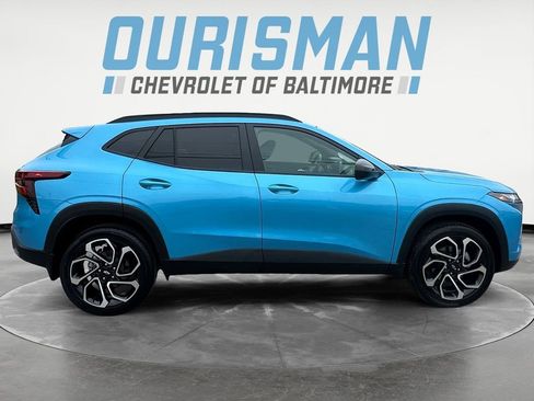 Certified 2025 Chevrolet Trax RS w/ Sunroof Package FWD image 8