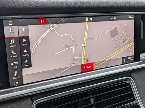 Used 2018 Porsche Panamera 4 AWD/4WD image 28