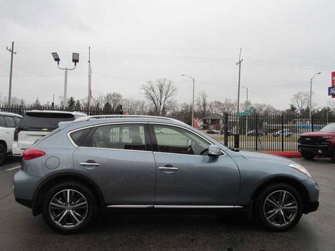 Used 2017 INFINITI QX50 Base AWD 4dr Crossover image 4