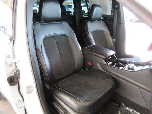 Used 2023 Jeep Grand Cherokee Altitude AWD/4WD image 24