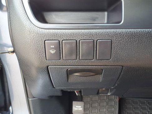 Used 2015 Toyota Highlander LE FWD image 14