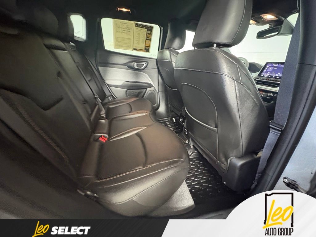 Used 2024 Jeep Compass Latitude AWD/4WD image 9