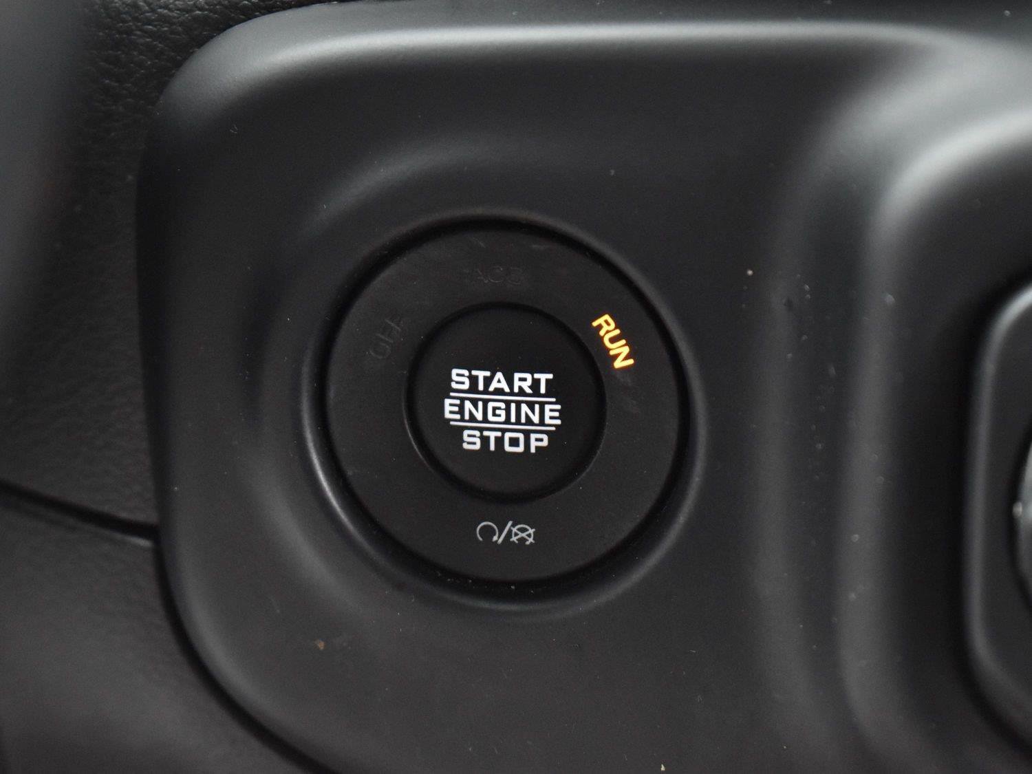 Used 2020 Jeep Wrangler Unlimited Sahara AWD/4WD image 23