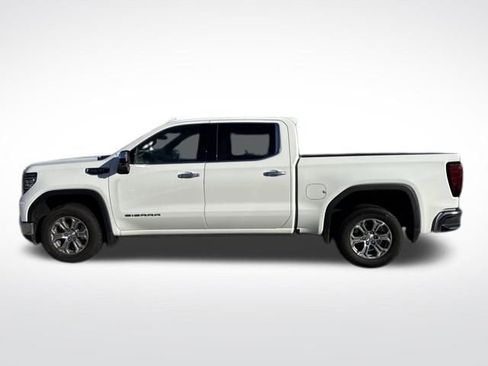 Used 2024 GMC Sierra 1500 SLT image 2
