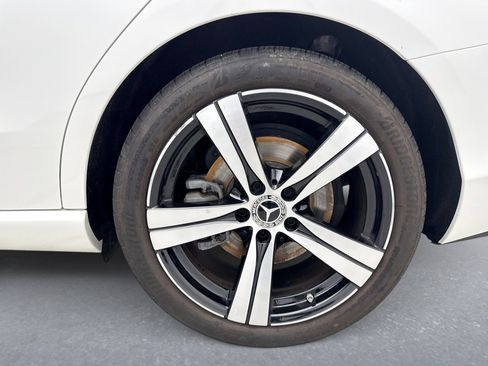 Used 2025 Mercedes-Benz C 300 4MATIC Sedan image 25