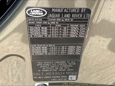 New 2025 Land Rover Defender 90 S image 18