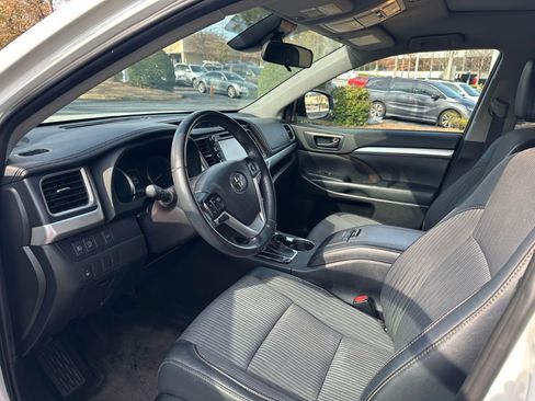 Used 2019 Toyota Highlander Plus image 12
