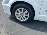 Used 2016 Chrysler Town & Country Touring image 3
