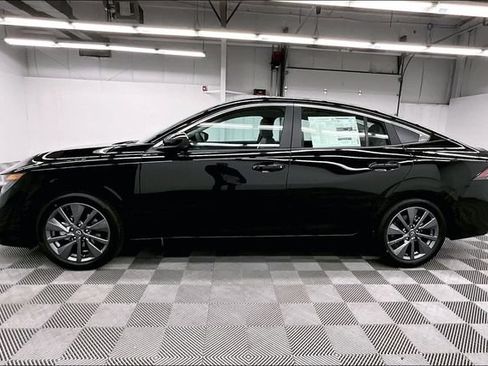 New 2026 Nissan Sentra SL w/ Floor Mat Package FWD image 18