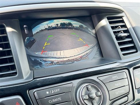 Used 2018 Nissan Pathfinder SV image 13