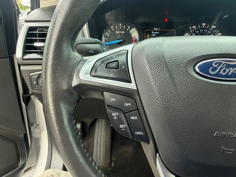 Used 2015 Ford Fusion SE w/ Equipment Group 201A FWD image 17