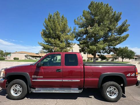 Used 2005 GMC Sierra 2500 SLE w/ Heavy-Duty Power Package AWD/4WD image 1