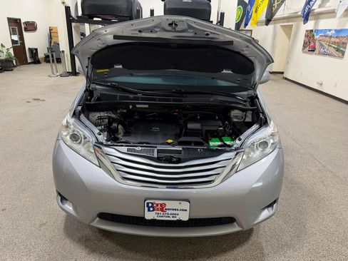 Used 2015 Toyota Sienna LE image 50