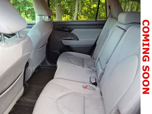 Used 2022 Toyota Highlander L AWD/4WD image 9