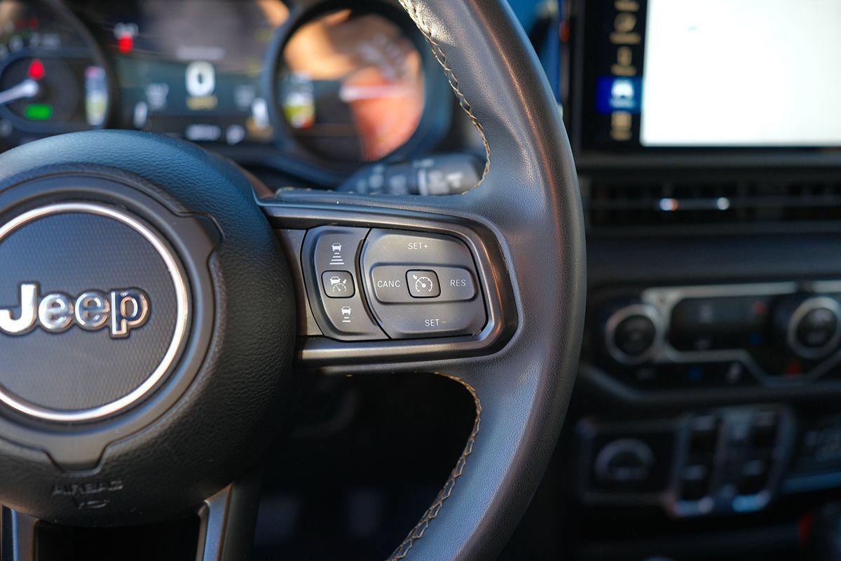 Used 2024 Jeep Wrangler Unlimited w/ Technology Group AWD/4WD image 18